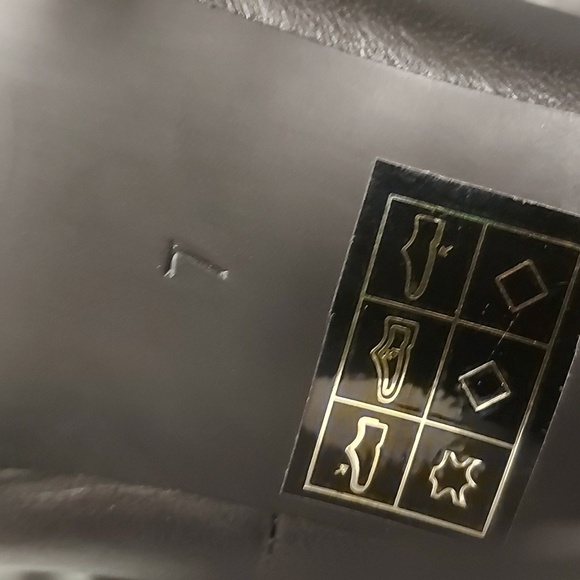 Black Platform Pumps - Picture 6 of 7